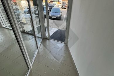 Предлагаем к аренде к аренде торговую  площадь в г. Майкопе по ул. Крестьянская 209, общей площадью 530 м², напрямую от собственника._8