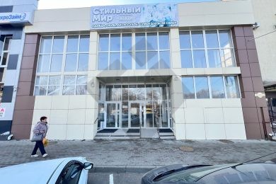 Предлагаем к аренде к аренде торговую  площадь в г. Майкопе по ул. Крестьянская 209, общей площадью 530 м², напрямую от собственника._0