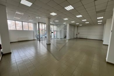 Предлагаем к аренде к аренде торговую  площадь в г. Майкопе по ул. Крестьянская 209, общей площадью 530 м², напрямую от собственника._11