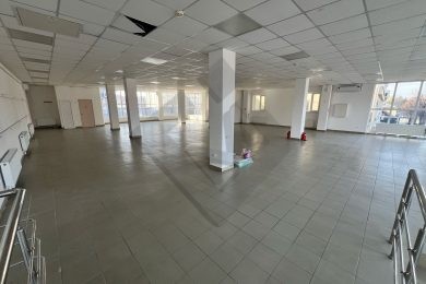 Предлагаем к аренде к аренде торговую  площадь в г. Майкопе по ул. Крестьянская 209, общей площадью 530 м², напрямую от собственника._5