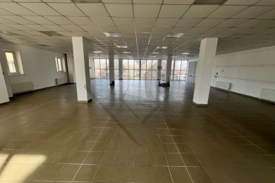 Предлагаем к аренде к аренде торговую  площадь в г. Майкопе по ул. Крестьянская 209, общей площадью 530 м², напрямую от собственника._6