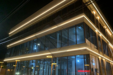 Предлагаем к аренде 3-х этажное отдельно стоящее  здание общей площадью 1700 м² , по адресу г. Краснодар Индустриальный пр., 141. Напрямую от Собственника._1