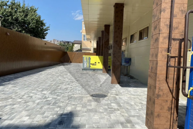 Предлагаем к аренде 3-х этажное отдельно стоящее  здание общей площадью 1700 м² , по адресу г. Краснодар Индустриальный пр., 141. Напрямую от Собственника._4