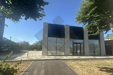 Предлагаем в аренду помещение площадью 235 м²  в отдельно стоящем здании  по адресу: г. Краснодар, ул. Красных Партизан 72 . Помещение предлагается напрямую от собственника._1