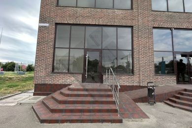 Предлагаем в аренду помещение площадью 500 м² на втором этаже в отдельно стоящем здании общей площадью 1500 м² по адресу: Уральская, 214/3. Помещение предлагается напрямую от собственника._1