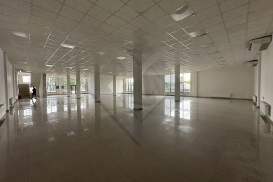 Предлагаем в аренду помещение площадью 500 м² на втором этаже в отдельно стоящем здании общей площадью 1500 м² по адресу: Уральская, 214/3. Помещение предлагается напрямую от собственника._8