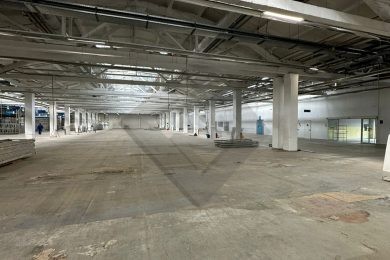 Предлагаем в аренду помещение площадью 800 м² по адресу: г. Краснодар,  ул. Шоссе Нефтяников, 40. Помещение предлагается напрямую от собственника._1