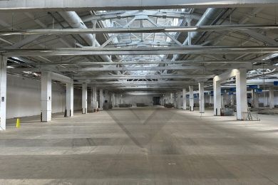 Предлагаем в аренду помещение площадью 800 м² по адресу: г. Краснодар,  ул. Шоссе Нефтяников, 40. Помещение предлагается напрямую от собственника._4